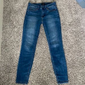 Low rise skinny jeans
